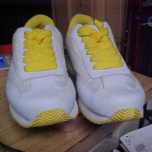 Victor Size 8.5 womens athletic Shoes